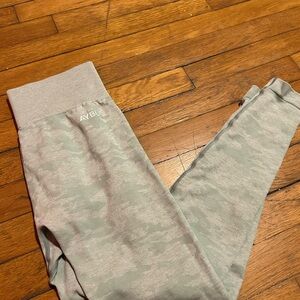 AYBL Women’s Camo teal/green Leggings